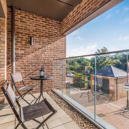 Modern 1 Bedroom Apartment With Parking In Colindale, London Edgware Dış mekan fotoğraf